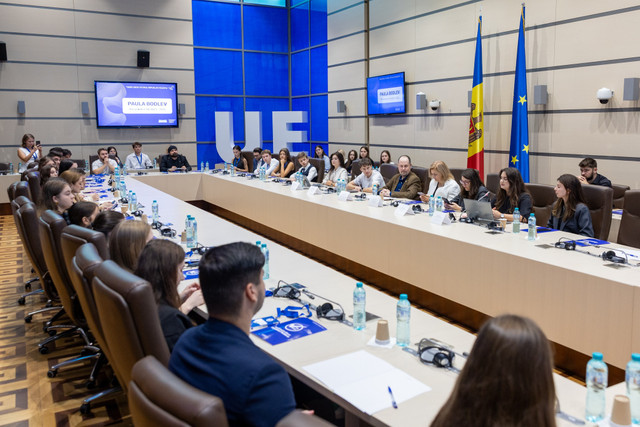 FOTO | În Sala Europa a Parlamentului Republicii Moldova a avut loc conferința „Tinerii decid viitorul Moldovei”, organizată de FTB România