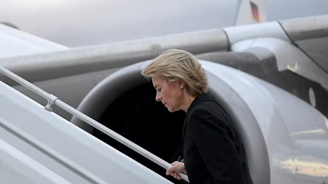 Avionul cu care zbura Ursula von der Leyen, forțat să aterizeze folosind hărți de hârtie, după ce sistemele GPS au fost afectate de o presupusă interferență din partea Rusiei Avionul cu care zbura Ursula von der Leyen, forțat să aterizeze folosind hărți de hârtie, după ce sistemele GPS au fost afectate de o presupusă interferență din partea Rusiei