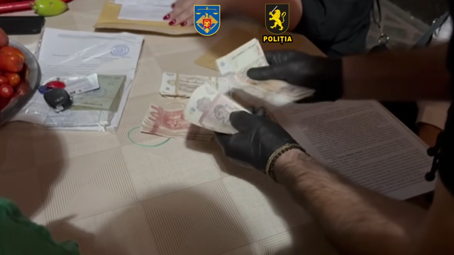 VIDEO | Percheziții la organizația criminală „Kitaeț”. Oamenii legii au ridicat bunuri în valoare de peste 2 milioane de lei VIDEO | Percheziții la organizația criminală „Kitaeț”. Oamenii legii au ridicat bunuri în valoare de peste 2 milioane de lei