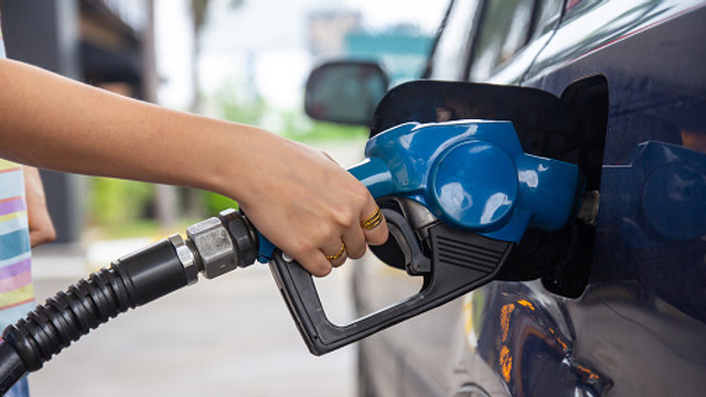 Benzina și motorina se ieftinesc ușor la început de săptămână Benzina și motorina se ieftinesc ușor la început de săptămână