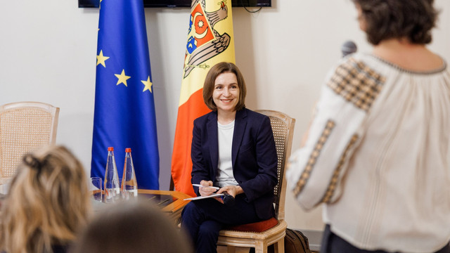 Maia Sandu, la întâlnire cu cetățenii Republicii Moldova din Strasbourg: „Mi-au spus cât de mult își doresc să-și vadă țara liberă și prosperă, parte a UE” Maia Sandu, la întâlnire cu cetățenii Republicii Moldova din Strasbourg: „Mi-au spus cât de mult își doresc să-și vadă țara liberă și prosperă, parte a UE”