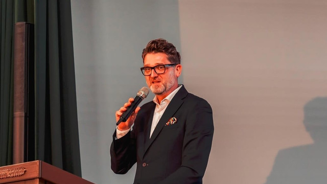 Ambasadorul Cristian-Leon Țurcanu, după deschiderea RTNR: „Scena unei lumi libere” – ocazie să reflectăm asupra valorilor pe care le alegem, precum și asupra importanței democrațiilor noastre Ambasadorul Cristian-Leon Țurcanu, după deschiderea RTNR: „Scena unei lumi libere” – ocazie să reflectăm asupra valorilor pe care le alegem, precum și asupra importanței democrațiilor noastre