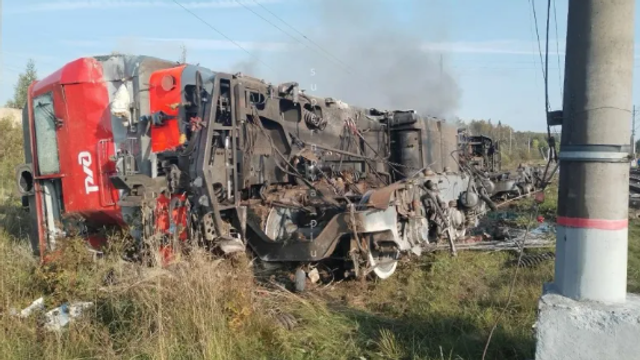 VIDEO | Val de incidente pe căile ferate ruse: Două trenuri au deraiat în zone diferite din Leningrad, explozie în Oriol

