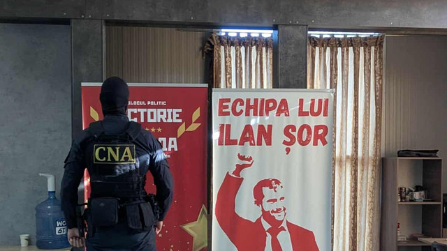 Peste 50 de percheziții la oamenii lui Șor: 32 de persoane sunt vizate într-un dosar de spălare a banilor, coruperea alegătorilor și finanțarea ilegală a partidelor politice (FOTO) Peste 50 de percheziții la oamenii lui Șor: 32 de persoane sunt vizate într-un dosar de spălare a banilor, coruperea alegătorilor și finanțarea ilegală a partidelor politice (FOTO)