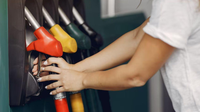 Benzina va costa mai puțin mâine, 19 septembrie. Prețul motorinei se menține