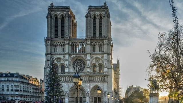 Turlele catedralei Notre Dame din Paris au fost redeschise pentru turiști

