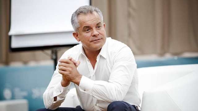 Ședința de judecată în dosarul „Frauda bancară”, amânată repetat, după ce avocatul lui Plahotniuc a fost preluat de ambulanță și transportat la Urgență