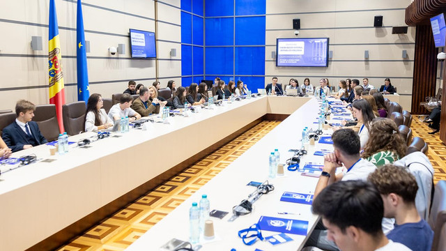 FOTO | În Sala Europa a Parlamentului Republicii Moldova a avut loc conferința „Tinerii decid viitorul Moldovei”, organizată de FTB România