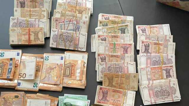 Peste 30 de percheziții la Nord, într-o schemă de finanțare ilegală a partidelor prin criptomonede: O persoană reținută și peste 800 de mii de lei, ridicați de CNA Peste 30 de percheziții la Nord, într-o schemă de finanțare ilegală a partidelor prin criptomonede: O persoană reținută și peste 800 de mii de lei, ridicați de CNA