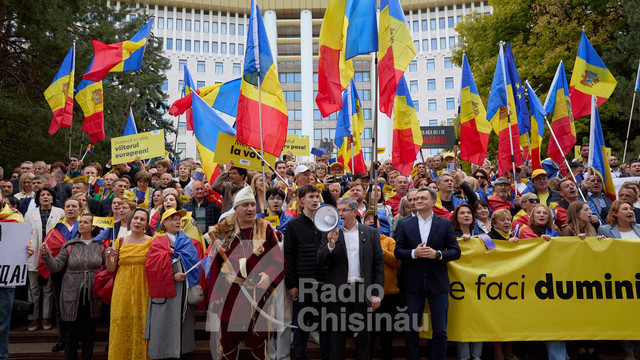 GALERIE FOTO | În Chișinău a avut loc marșul „Tu ce faci duminică?”, organizat de Partidul Acțiune și Solidaritate