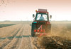 Două mii de fermieri cu venituri reduse vor primi granturi în valoare de 10 mii de lei pentru echipamente agricole
