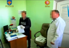 VIDEO | Un polițist și un medic din Hîncești, implicați într-o schemă de falsificare a adeverințelor medicale pentru permise auto