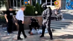 VIDEO | Doi bărbați, reținuți în flagrant pentru trafic de influență, după ce au încercat să mituiască funcționari MAI

