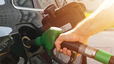 Prețuri mai mici la benzină și motorină anunțate pentru mâine, 3 octombrie