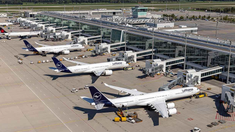 Zeci de zboruri au fost anulate la un aeroport din Germania, după apariția unor drone în spațiul aerian