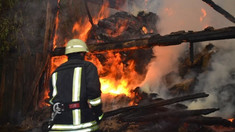 Incendii în Rîșcani și Anenii Noi. O persoană a decedat, iar alte două s-au intoxicat cu monoxid de carbon