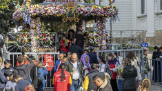 Pelerinajul religios de la Iași: 30.000 de credincioși au trecut deja pe la racla cu sfintele moaște, iar la rând așteaptă câteva mii de oameni