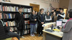 Campania de fidelizare a cititorilor „Fii deștept, ia un card inteligent” : Lectura - o armă importantă în lumea modernă