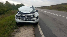 Accident neobișnuit în raionul Călărași. Un autoturism a suferit avarii serioase, după a intrat în coliziune cu un cerb (Foto)