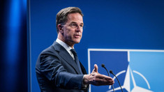 Aliații europeni NATO se angajează să cumpere mai multe arme americane pentru Ucraina
