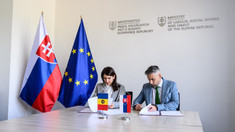 Aranjament administrativ semnat la Bratislava: Cetățenii moldoveni care au lucrat în Slovacia vor beneficia de pensii și alte prestații sociale din partea statului 