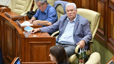 Parlamentul caută decanul de vârstă după ce Vladimir Voronin a refuzat să conducă prima ședință. Acesta ar putea fi Nicolae Botgros