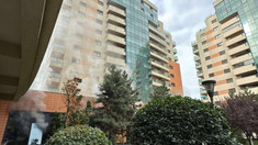 Incendiu la un bloc cu 10 etaje din București: 45 de persoane evacuate, o victimă cu arsuri
