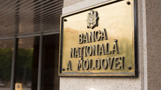 BNM a intervenit pe piața valutară cu vânzări nete de 4 milioane de euro luna trecută
