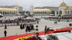 LIVE VIDEO Catedrala Națională, în ziua sfințirii: Slujba a început, mii de persoane sunt deja lângă lacaș. Patriarhul Daniel și Patriarhul Bartolomeu sfințesc azi catedrala, după 15 ani de construcție