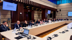 Alexandru Munteanu a avut consultări publice cu reprezentanții CALM. Reforma administrației publice locale, în discuții