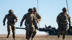 SUA au anunțat redimensionarea unei părți a trupelor americane dislocate pe Flancul Estic al NATO. MApN: Aproximativ 1.000 de militari americani vor rămâne dislocați în continuare