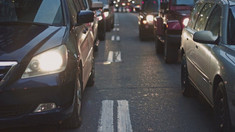 Din 1 noiembrie, șoferii sunt obligați să circule cu faza scurtă a farurilor și pe timp de zi