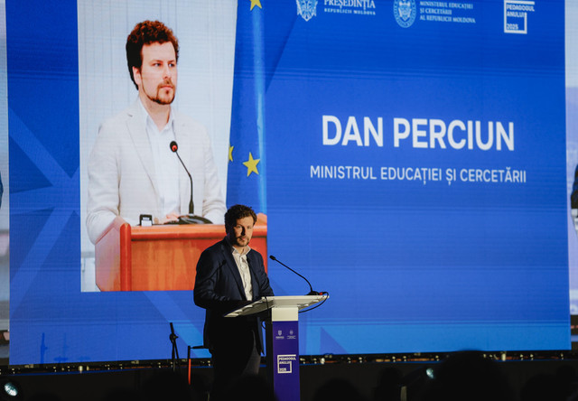 FOTO | Zeci de profesori, învățători și educatori din Republica Moldova au fost premiați la concursul republican „Pedagogul anului 2025”