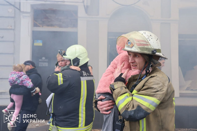 FOTO | Rusia a atacat cu drone o grădiniță din Harkov. Toți copiii au fost evacuați în adăposturi