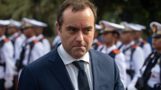 Premierul Franței și-a dat demisia la mai puțin de 12 ore de când și-a desemnat membrii cabinetului
