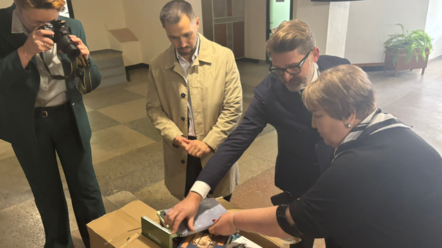Ambasadorul României, Cristian-Leon Țurcanu, a înmânat Bibliotecii Universității Alecu Russo din Bălți 180 de volume în limba română Ambasadorul României, Cristian-Leon Țurcanu, a înmânat Bibliotecii Universității Alecu Russo din Bălți 180 de volume în limba română