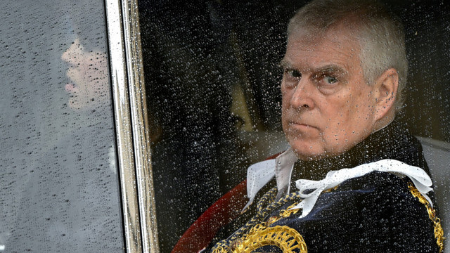 Prințul Andrew renunță la toate titlurile regale, inclusiv la cel de duce de York, „după discuții cu Regele Charles”
Prințul Andrew renunță la toate titlurile regale, inclusiv la cel de duce de York, „după discuții cu Regele Charles”