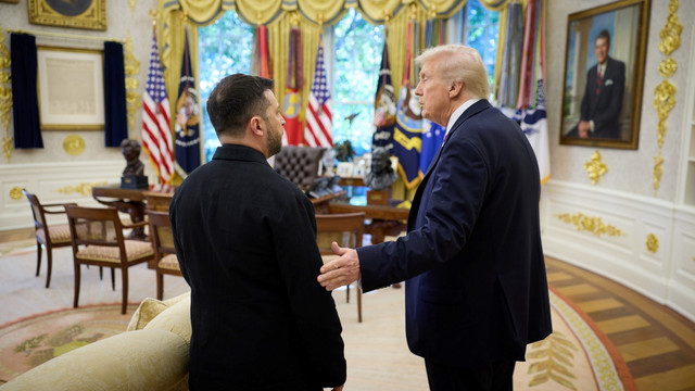 Întâlnire Trump-Zelenski la Casa Albă: Președintele Ucrainei susține că Putin „nu e pregătit” pentru pace, iar Trump speră să nu fie nevoie de rachetele Tomahawk
Întâlnire Trump-Zelenski la Casa Albă: Președintele Ucrainei susține că Putin „nu e pregătit” pentru pace, iar Trump speră să nu fie nevoie de rachetele Tomahawk