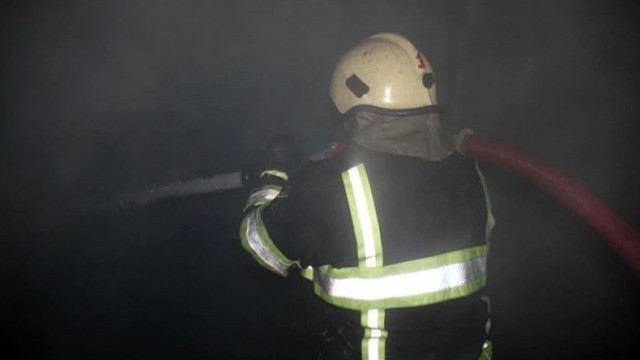 Incendiu într-un apartament din Bălți: Proprietarul a sărit de pe geam pentru a se proteja de foc, iar 20 de persoane au fost evacuate