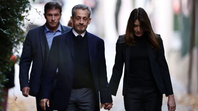 Fostul președinte al Franței, Nicolas Sarkozy, încarcerat după condamnarea la 5 ani de închisoare
Fostul președinte al Franței, Nicolas Sarkozy, încarcerat după condamnarea la 5 ani de închisoare