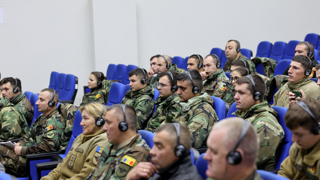 Militarii care vor pleca în misiunea KFOR sunt instruiți în domeniul dreptului internațional umanitar Militarii care vor pleca în misiunea KFOR sunt instruiți în domeniul dreptului internațional umanitar