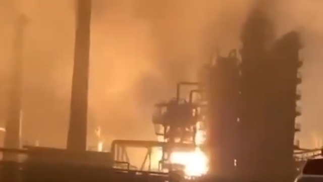 Incendiu de proporții la rafinăria Riazan, una dintre cele mai mari din centrul Rusiei, după un atac cu drone ucrainene