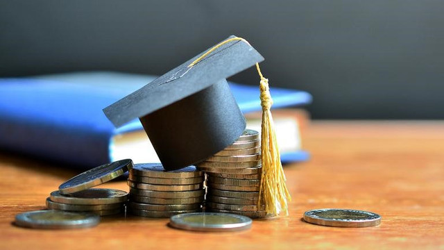 Burse în valoare de 1.200 de lei pentru elevii și studenții de etnie romă Burse în valoare de 1.200 de lei pentru elevii și studenții de etnie romă
