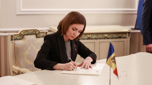 Maia Sandu a semnat decretul prin care l-a desemnat pe Alexandru Munteanu candidat la funcția de premier
Maia Sandu a semnat decretul prin care l-a desemnat pe Alexandru Munteanu candidat la funcția de premier