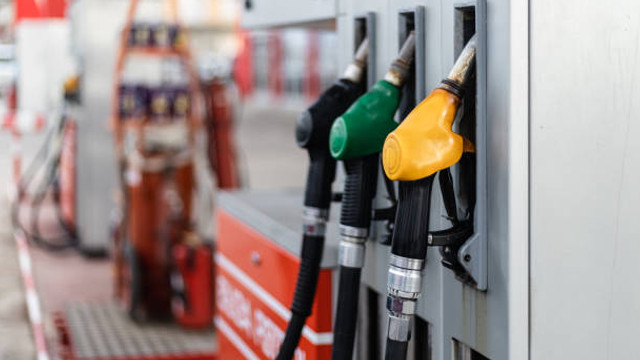 Scăderea prețurilor la carburanți, întrerupt de noile sancțiuni SUA împotriva Federației Ruse. Cât vor costa benzina și motorina în weekend
Scăderea prețurilor la carburanți, întrerupt de noile sancțiuni SUA împotriva Federației Ruse. Cât vor costa benzina și motorina în weekend