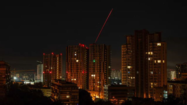 VIDEO | Atac cu rachete balistice asupra Kievului. Incendii mari în mai multe districte, cel puțin opt oameni răniți