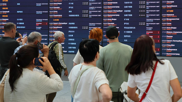 Aeroporturi închise la Moscova, după a treia noapte de atacuri cu drone. Ucraina a vizat și ținte industriale în sudul Rusiei