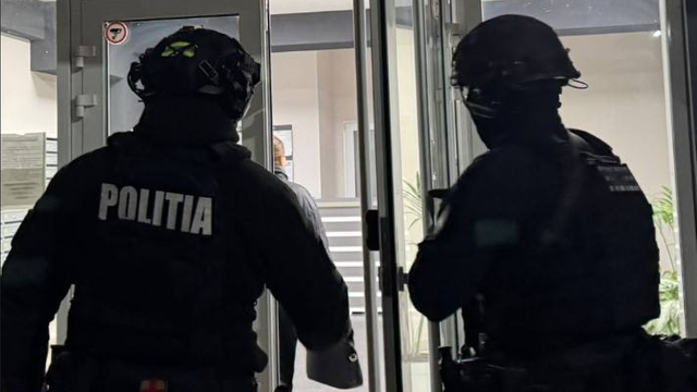 Percheziții în mai multe localități ale Republicii Moldova. Oamenii legii investighează o rețea de mercenari
