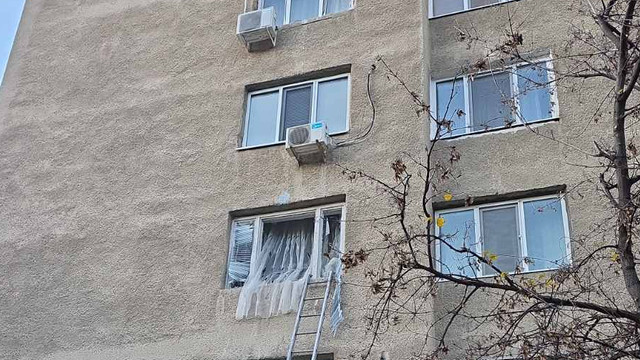 Deflagrație într-un apartament din Chișinău: două persoane au fost evacuate (FOTO) 

 