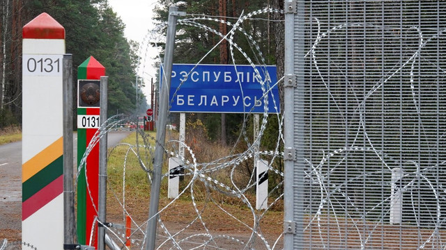 Polonia amână redeschiderea frontierei sale cu Belarus, în semn de solidaritate cu Lituania
 Polonia amână redeschiderea frontierei sale cu Belarus, în semn de solidaritate cu Lituania